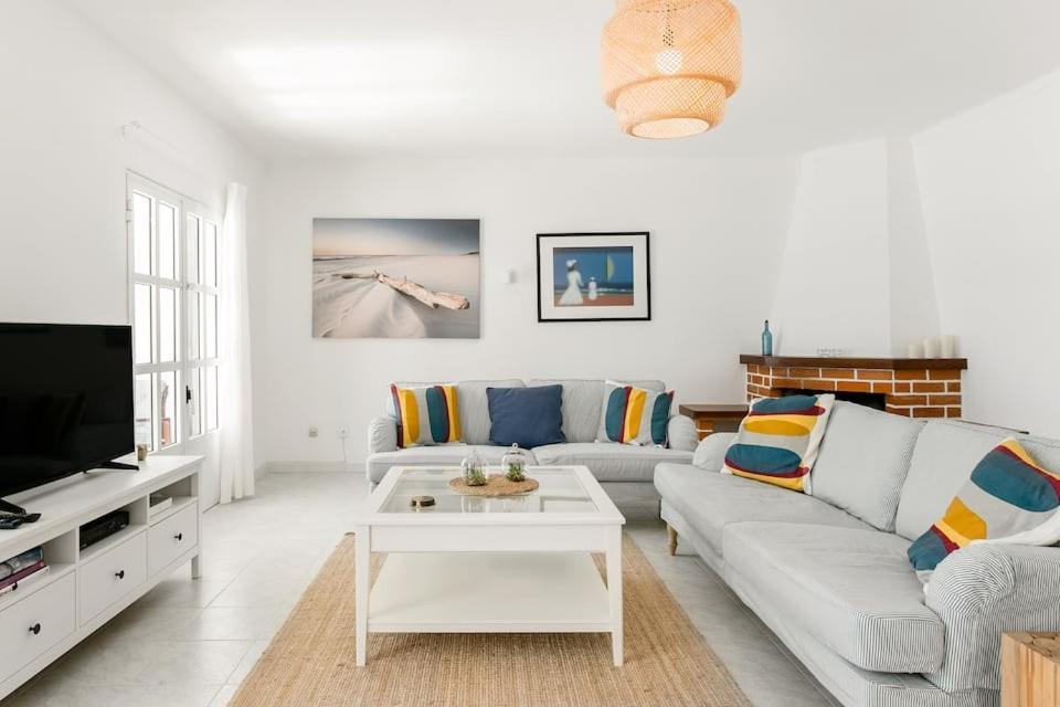 Beachfront Villa With Private Pool In Manta Rota فيلا نوفا دي كاسيلا المظهر الخارجي الصورة
